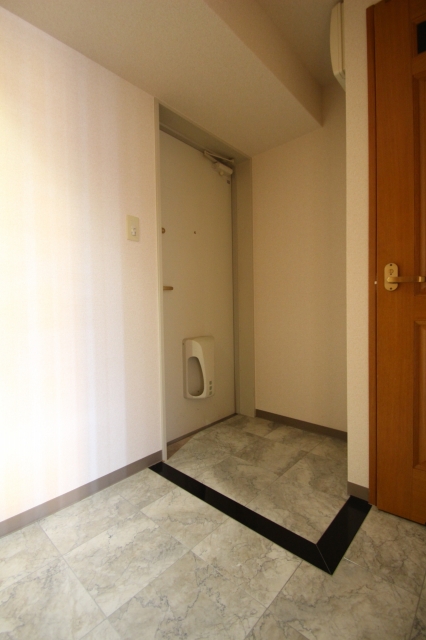 玄関　同物件別室です。