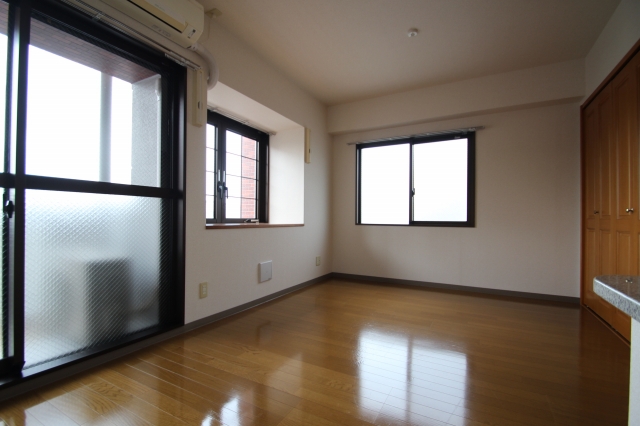 居室・リビング　同物件別室です。