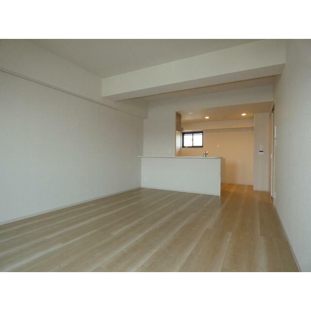 居室・リビング　参考写真（同物件別部屋）