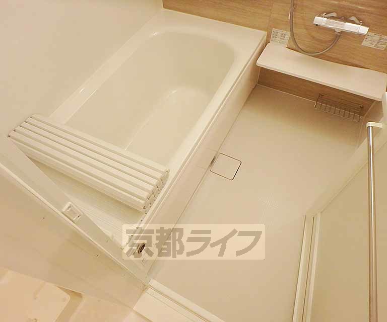 バス・シャワールーム　浴室の写真です。