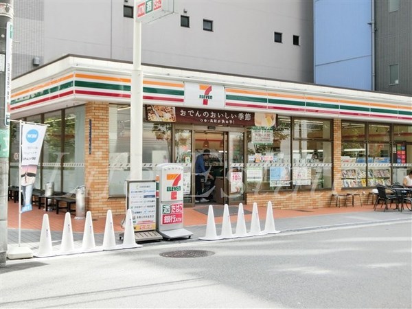 コンビニ　セブンイレブン大阪道修町1丁目店（コンビニ）まで158m
