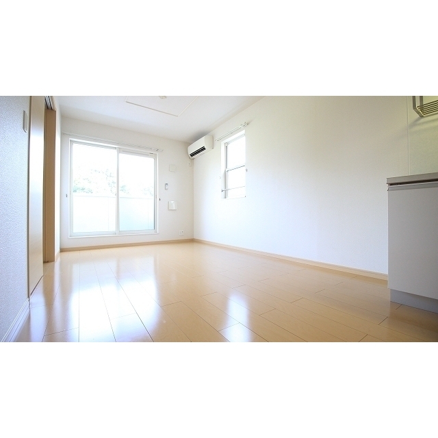 居室・リビング　明るい室内