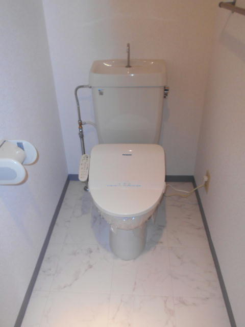 トイレ　ウォシュレットタイプ