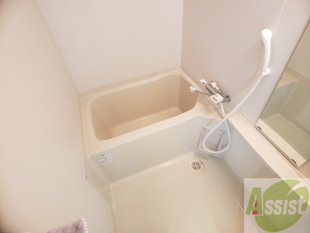 バス・シャワールーム　お風呂になります。一日の疲れを癒してくださいね。