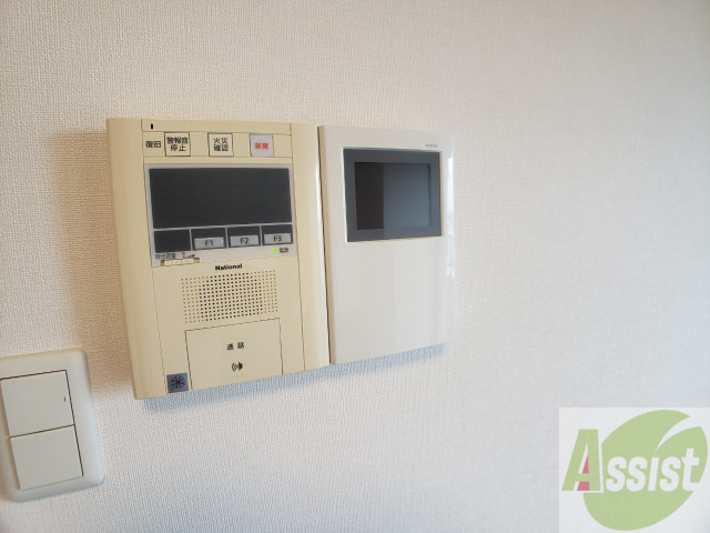 セキュリティ　ＴＶモニター付インターホンです。来客者の顔が見えるので安心！