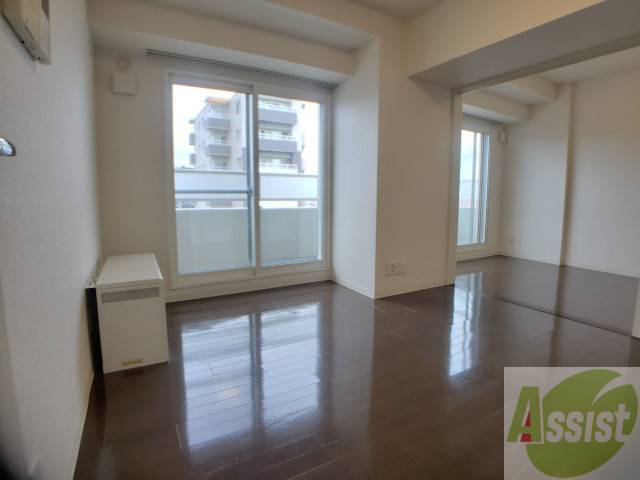 居室・リビング　リビングです。窓が大きくて明るいですね！