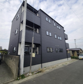 エントランス　落ち着いたエントランスです