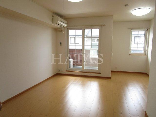 居室・リビング　同物件別部屋です。