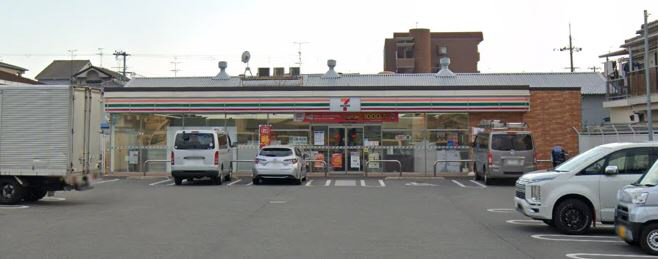 コンビニ　セブンイレブン（コンビニ）まで400m