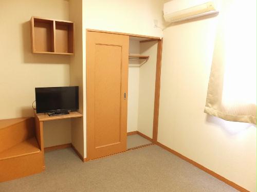 収納　ポール付きの収納クローゼット