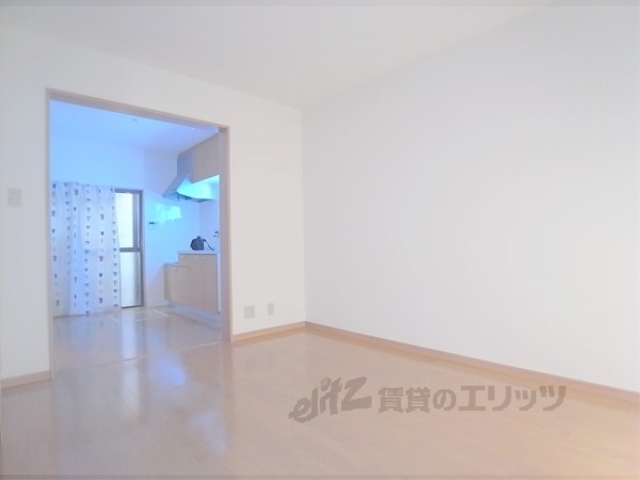 居室・リビング　キレイに改装されてます・