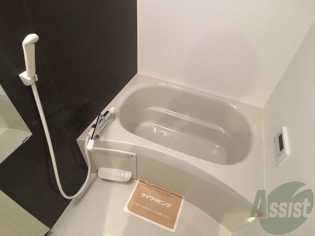 バス・シャワールーム　バスルームはこちらです。一日の疲れをここで癒して下さい。