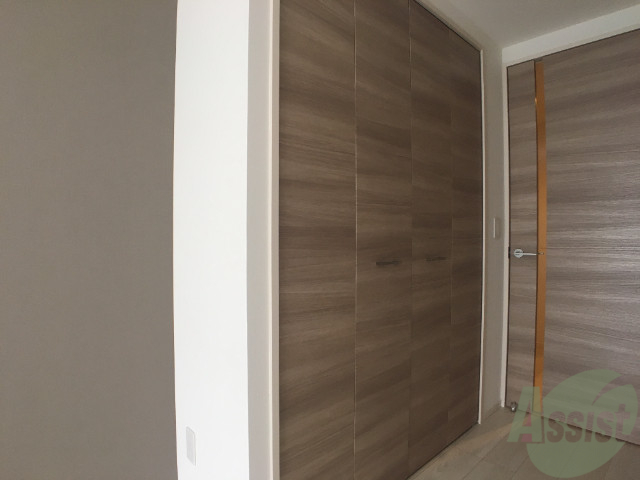 収納　収納はこちらのクローゼットをお使いください。