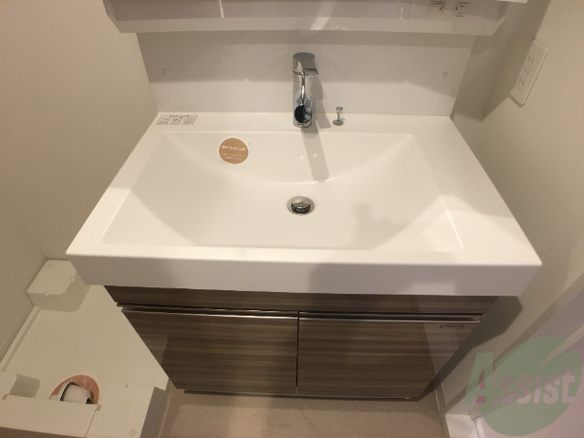 洗面設備　独立洗面台です。朝の身支度が楽しくなりそうですね。