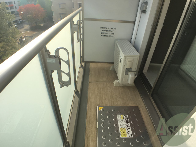 バルコニー　バルコニーがあるので洗濯物は外に干せそうですね～