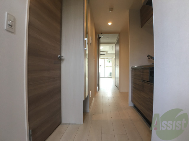 玄関　玄関から撮影しました。長い廊下は走りたくなりますね。