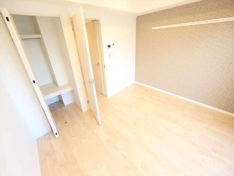 居室・リビング　洋室7.4帖　クローゼット　エアコン付