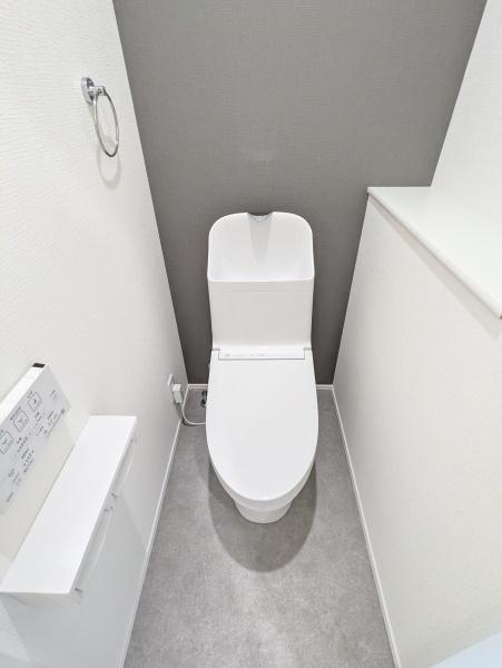 トイレ　温水洗浄便座付きです☆