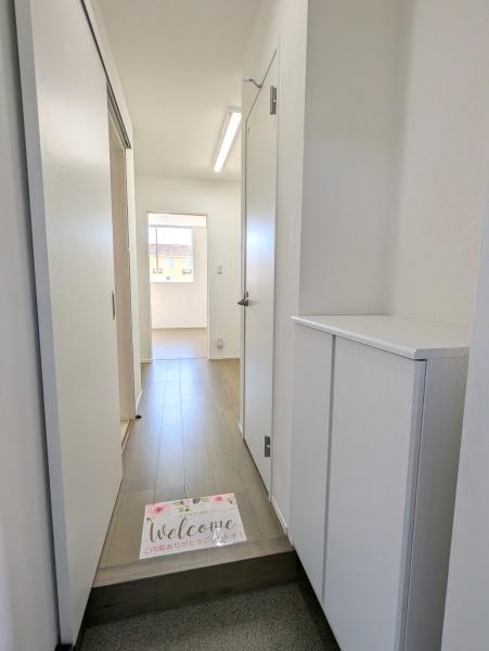 玄関　玄関を開けるとこんな感じです♪