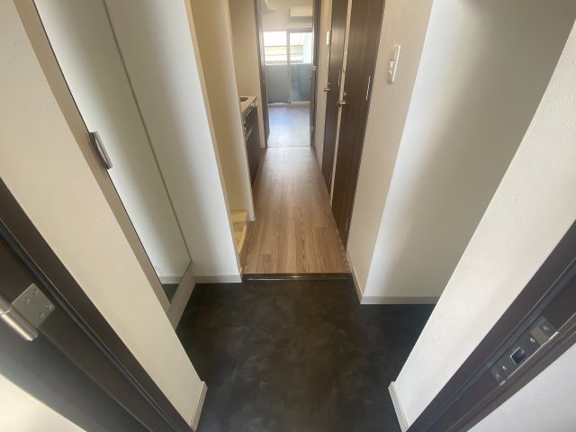 玄関　図面写真は反転タイプになりますので、図面写真はイメージとなっ