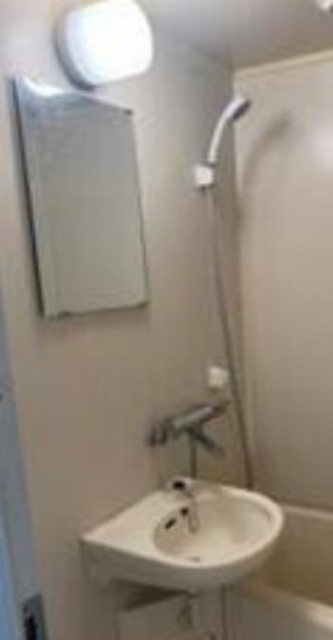 洗面設備　別部屋参考写真です。