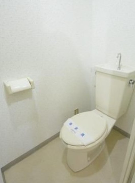 トイレ　別部屋参考写真です。