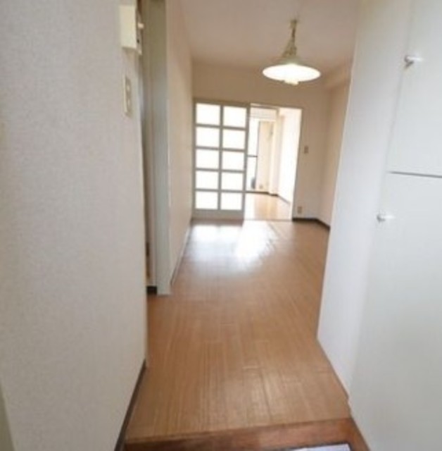 玄関　別部屋参考写真です。