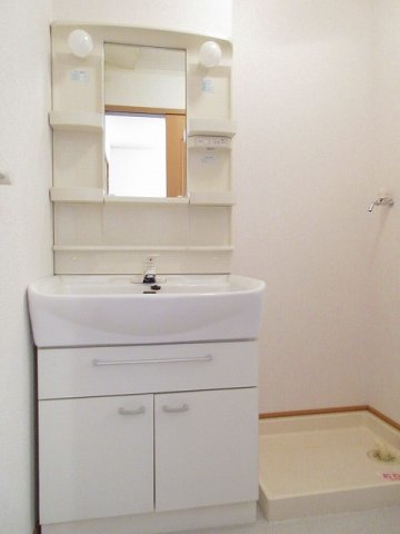 洗面設備　コンパクトで使いやすい洗面所