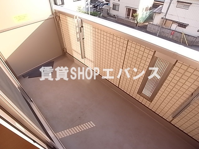 バルコニー　陽当たり良好なバルコニーです