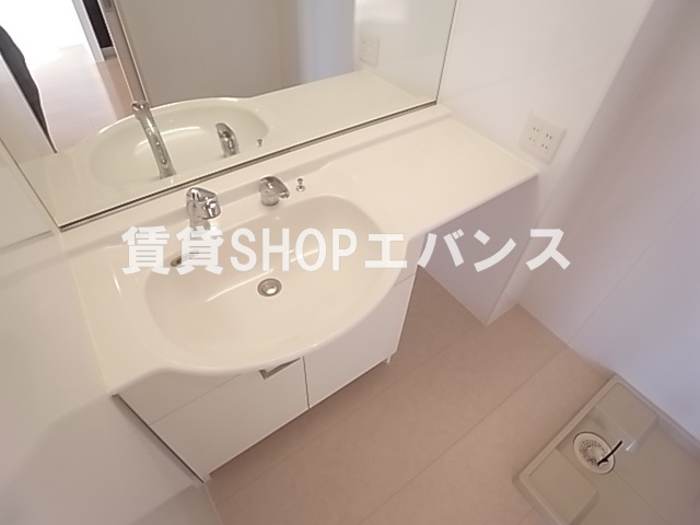 洗面設備　コンパクトで使いやすい洗面所