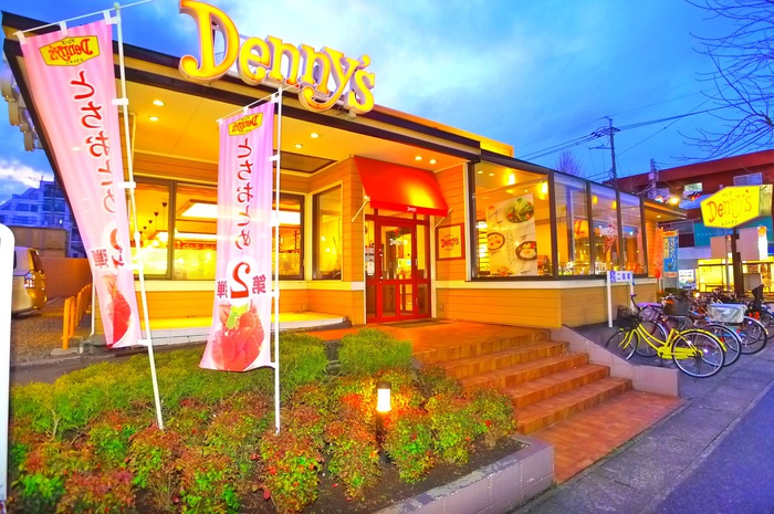 飲食店　デニーズ（飲食店）まで819m