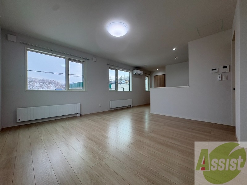 居室・リビング　広々としたリビングですね。使い勝手がよさそうですね！