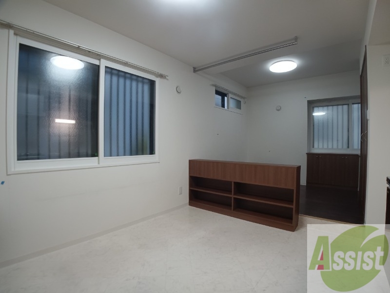 居室・リビング　リビングは白を基調としていて明るい印象ですね！