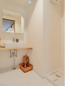 洗面設備　別部屋参考写真です