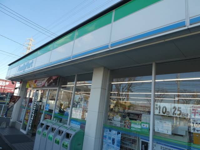 コンビニ　ファミリーマート（コンビニ）まで450m