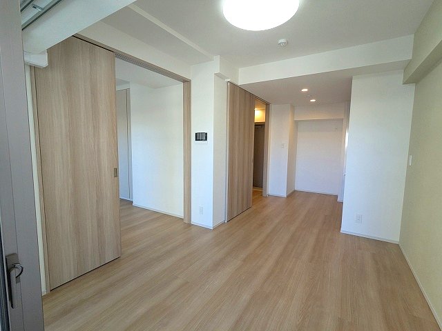 居室・リビング　5F、エアコンと照明付、インターネット無料