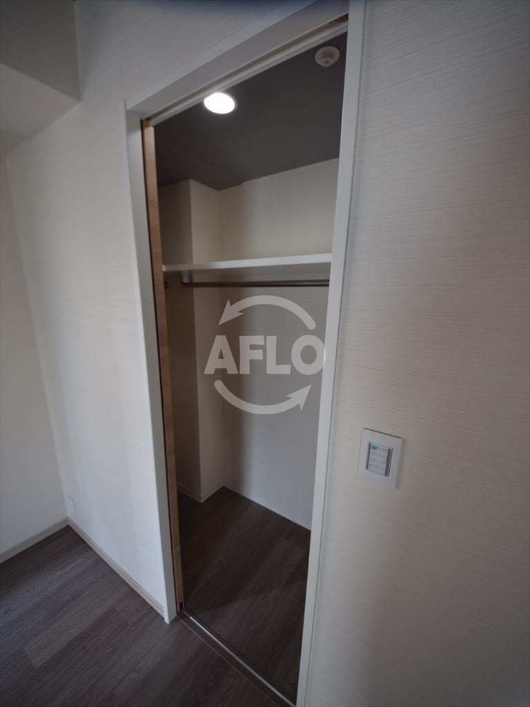 収納　ファーストフィオーレ阿波座アクア　ウォークインクローゼット