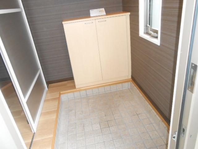 玄関　靴箱ついています