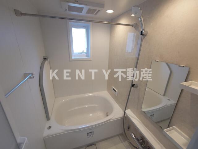 バス・シャワールーム　落ち着いた空間のお風呂です