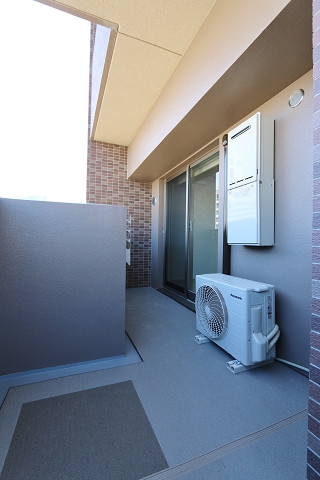 バルコニー　広いバルコニーでガーデニングでも