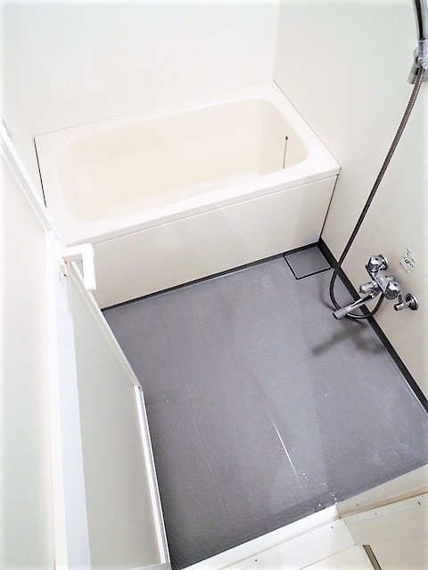 バス・シャワールーム　同じ建物・ほかのお部屋の参考画像です。