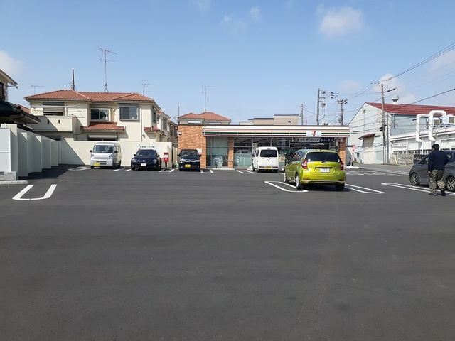 コンビニ　セブンイレブン（コンビニ）まで350m