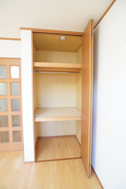 収納　収納ボックスを置いたり、工夫しながら衣類を収納できます♪