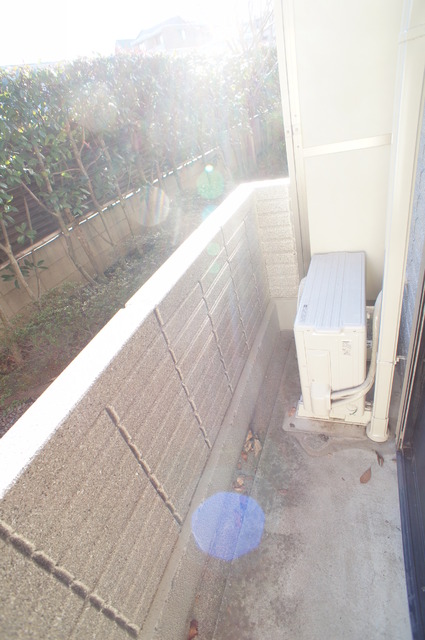 バルコニー　バルコニーがあるので洗濯物を太陽の下で干すことができます♪