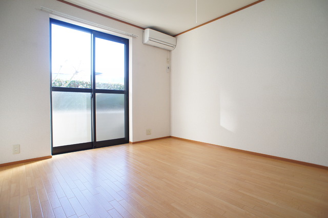 居室・リビング　南向きで日当たり良好なお部屋！暖かな日差しが入ります♪