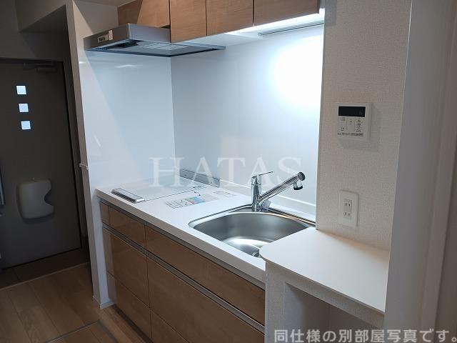 キッチン　同型タイプのお写真です。実際の色や仕様が相違する場合がありま