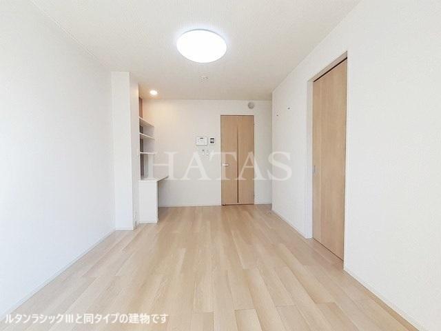 居室・リビング　同型タイプのお写真です。実際の色や仕様が相違する場合がありま