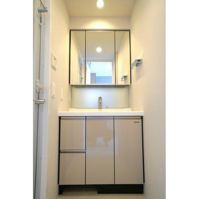 洗面設備　※同仕様写真含む