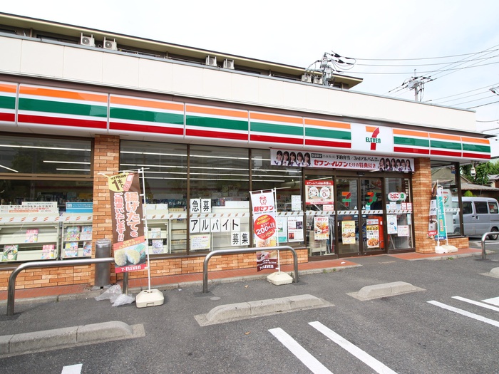 コンビニ　セブンイレブン（コンビニ）まで300m