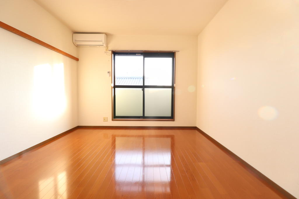 居室・リビング　エアコン付きの洋室です★
